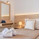 Sunshine Village Hotel 4*
