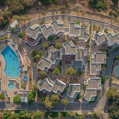 Sunshine Village (adults Only) מלון הרסוניסוס