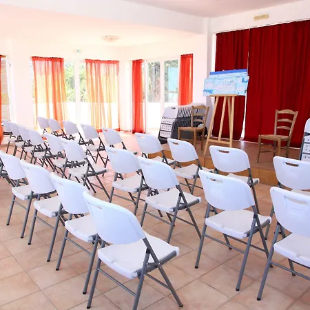 Sunshine Village (adults Only) מלון הרסוניסוס